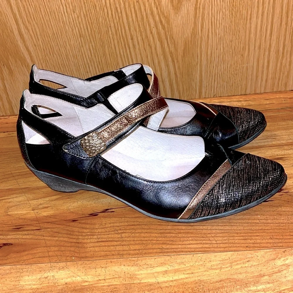 J. Metayer Mary Jane Wedge strap Leather EU Sz 39 Wide 8-1/2 black silver gold